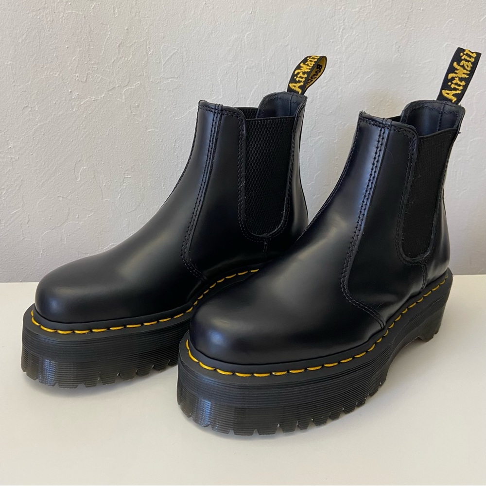 New Dr Martens 2976 Quad Smooth Leather Platform Chelsea Boots Black